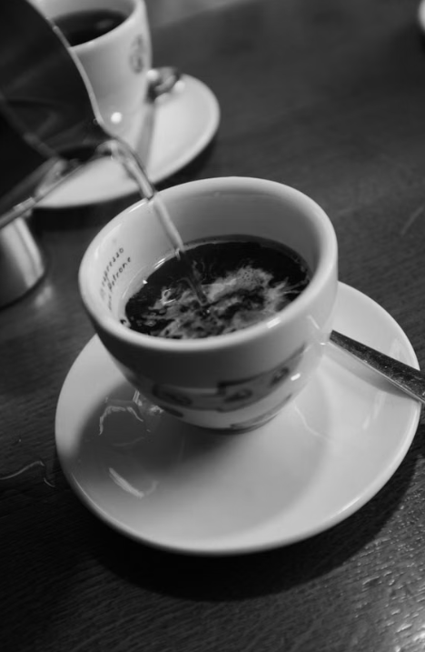 ドリップコーヒーを注ぐ